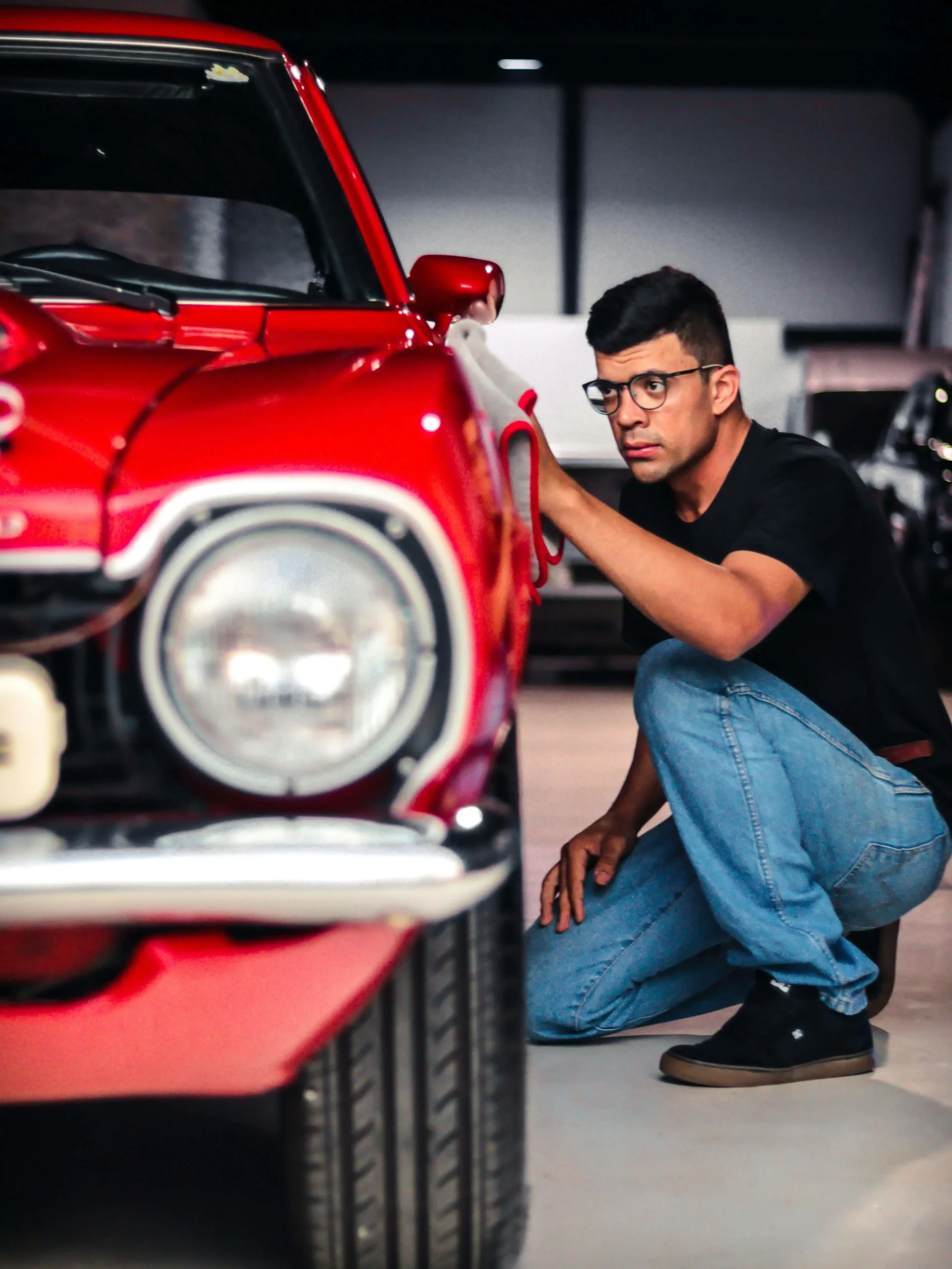 Home 2 Man polishing red car
Sell my car